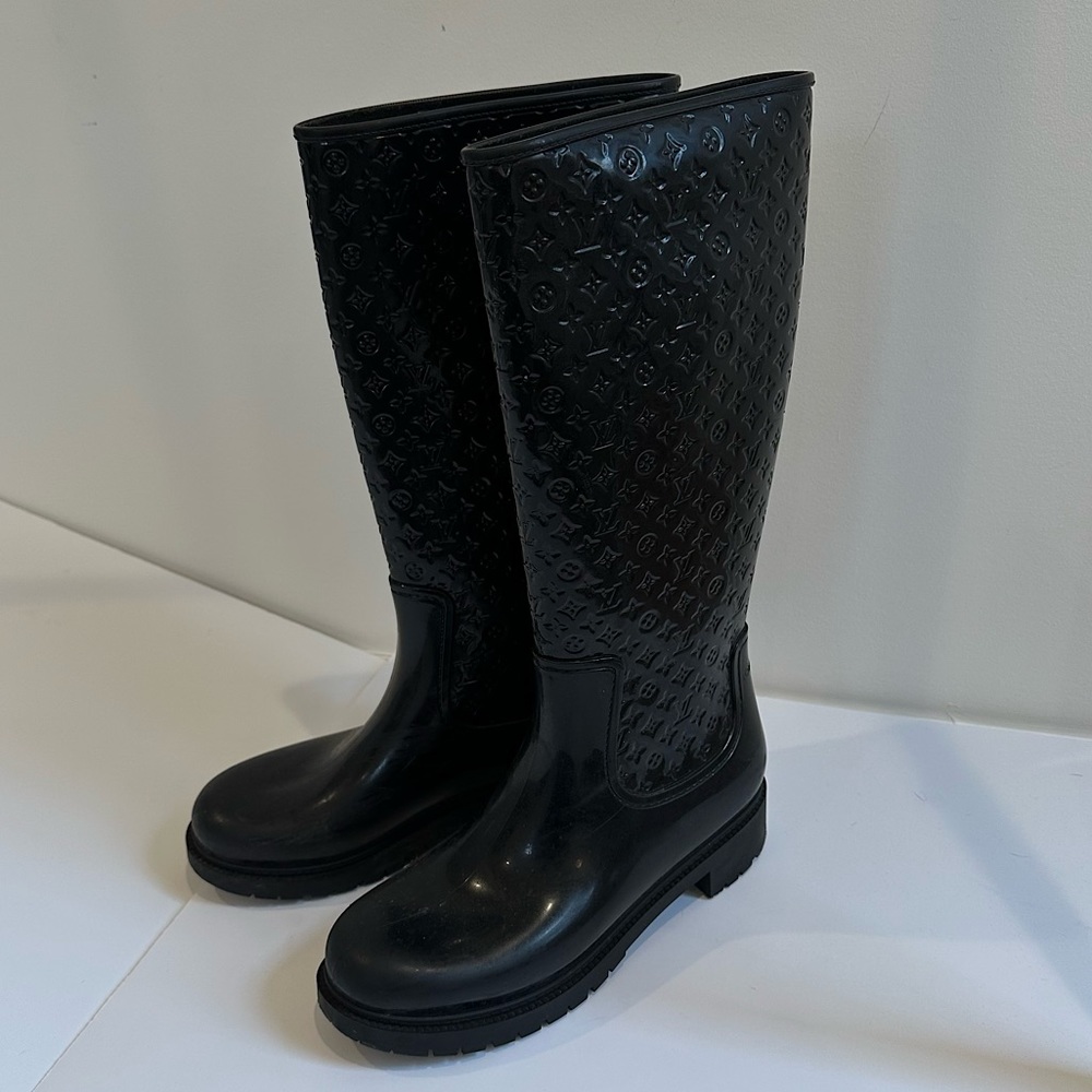 Louis Vuitton rain boots. Excellent condition. Black rubber. Incredible deal. - Picture 5 of 9